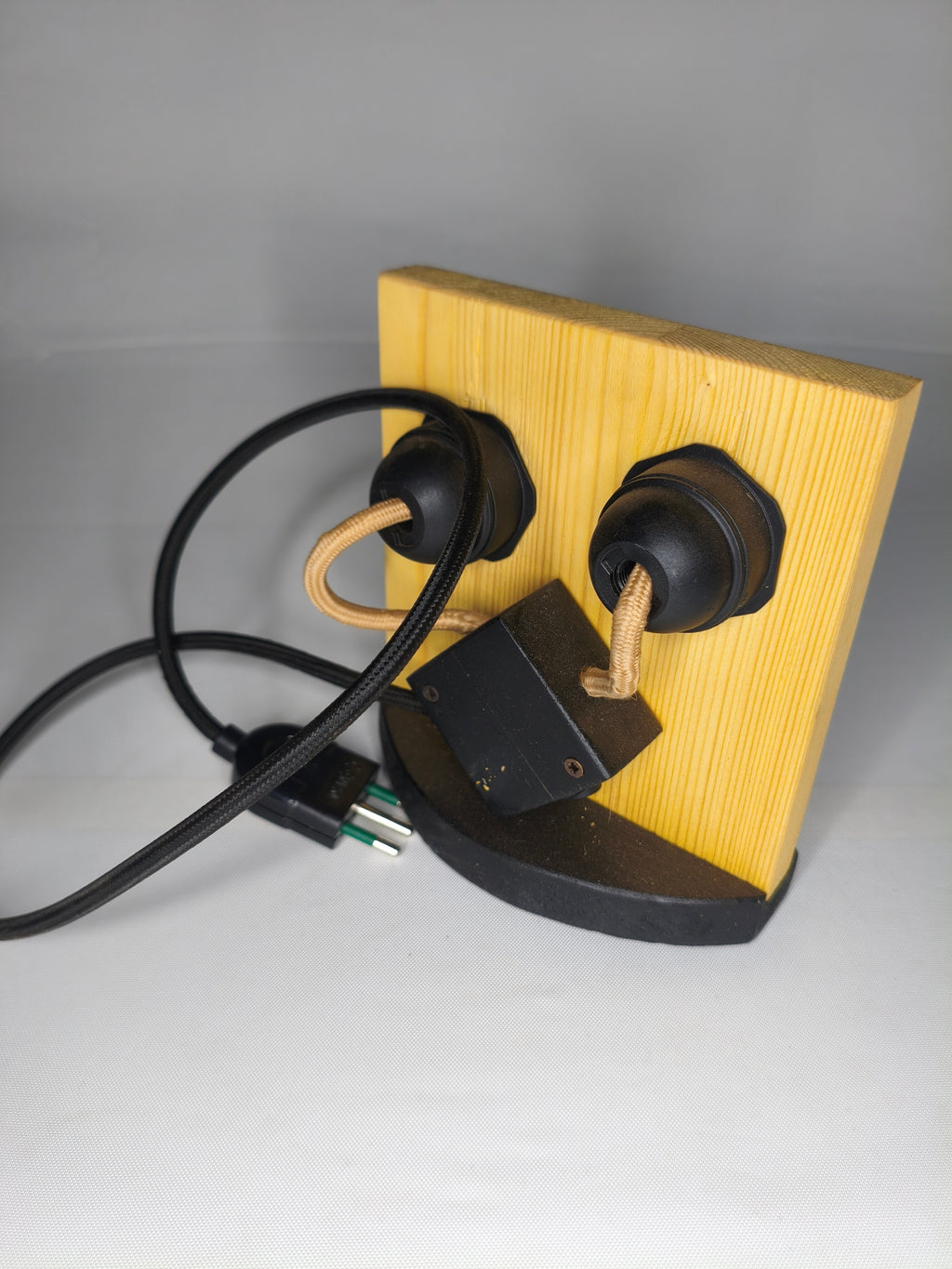 Lampada Mostro Bocca Tonda – Luce da Tavolo Artigianale in Legno E27