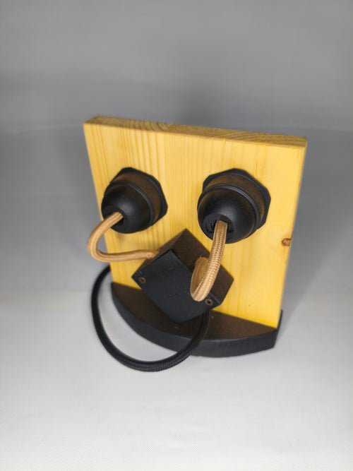 Lampada Mostro Bocca a Goccia – Luce da Tavolo Artigianale in Legno E27