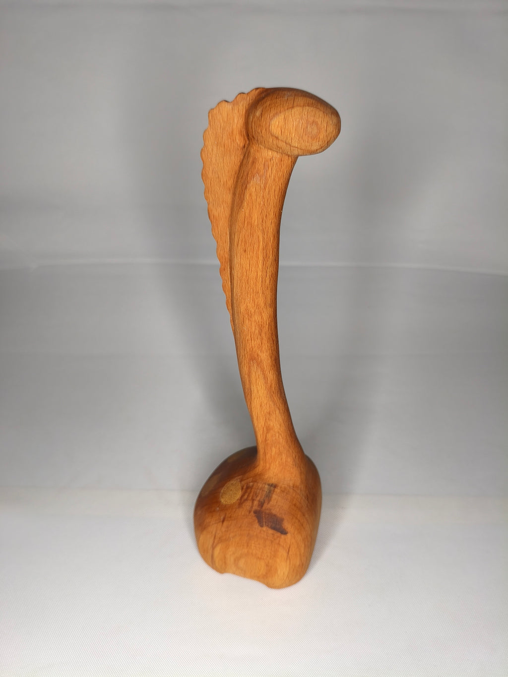 Dinosauro – Scultura Artigianale in Faggio con Inserti in Okumè