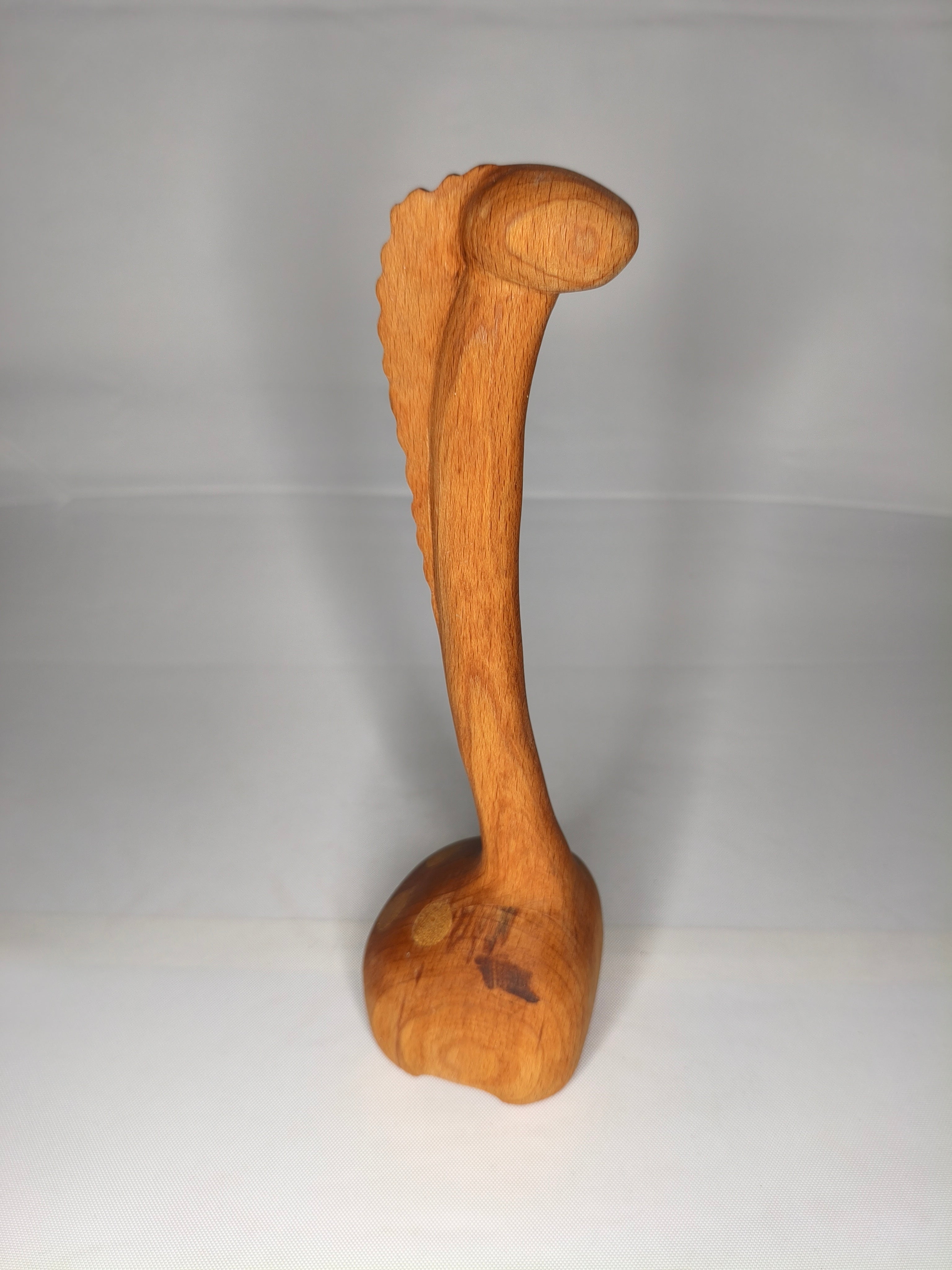 Dinosauro – Scultura Artigianale in Faggio con Inserti in Okumè