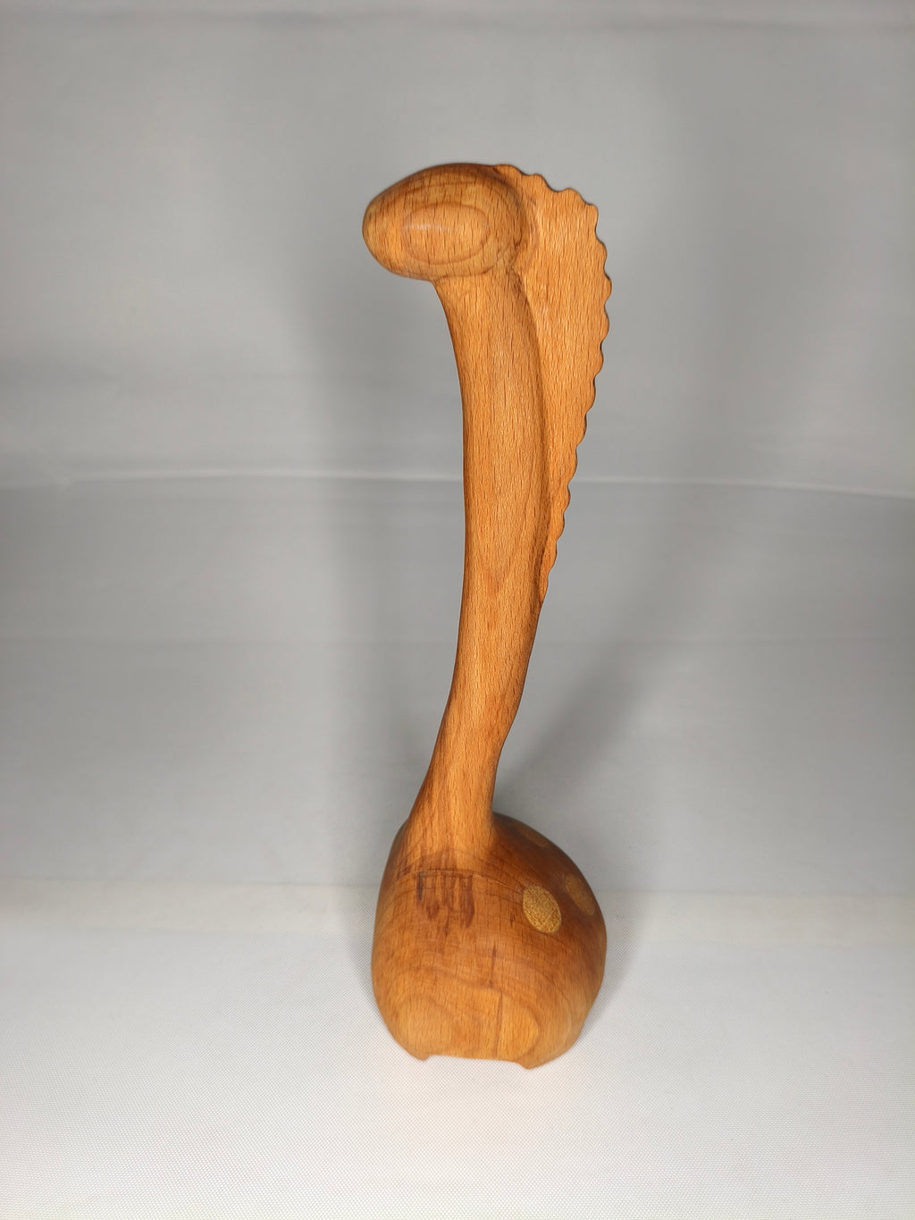 Dinosauro – Scultura Artigianale in Faggio con Inserti in Okumè