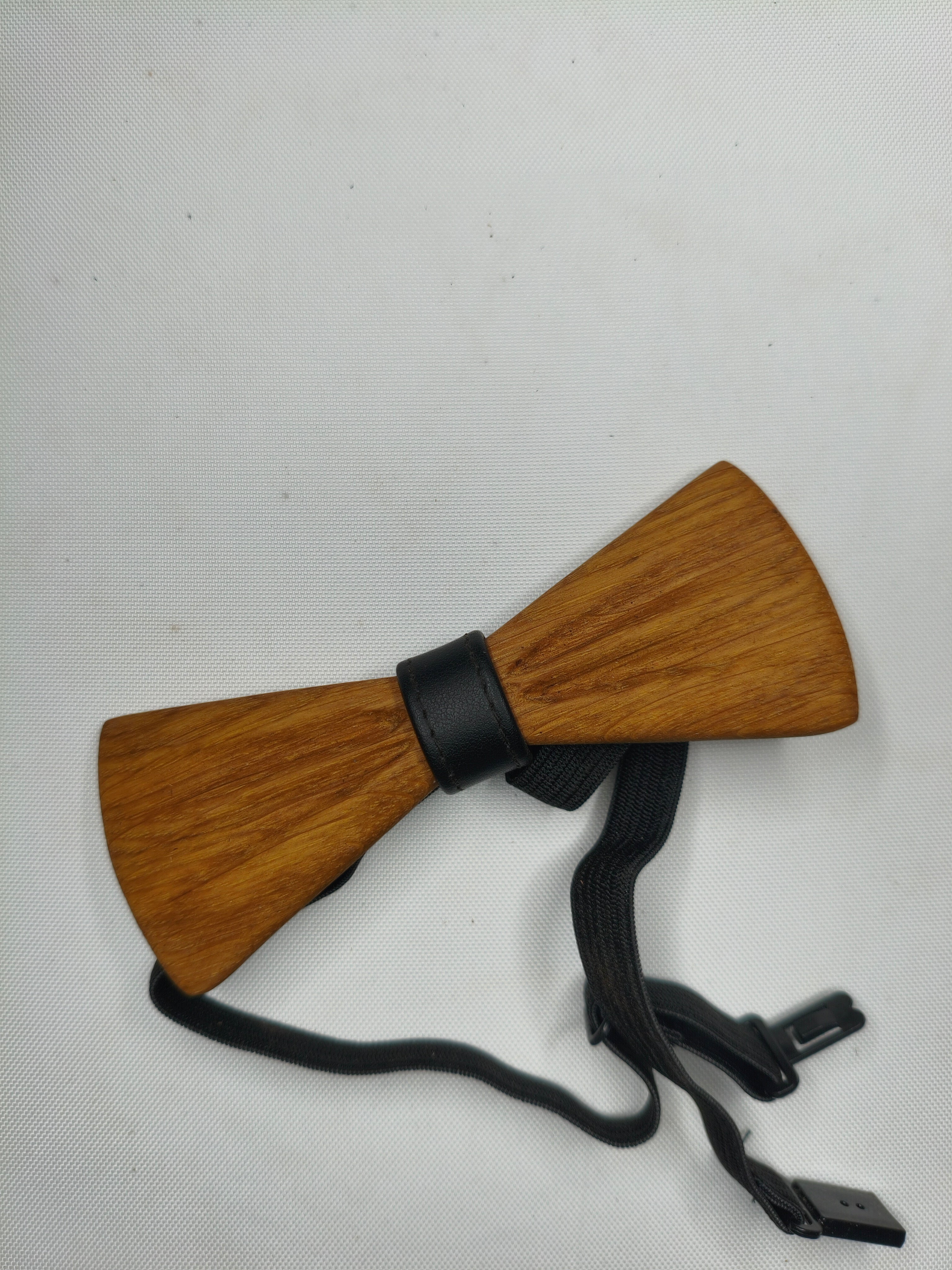Papillon in Rovere Naturale – Accessorio Artigianale Intagliato a Mano