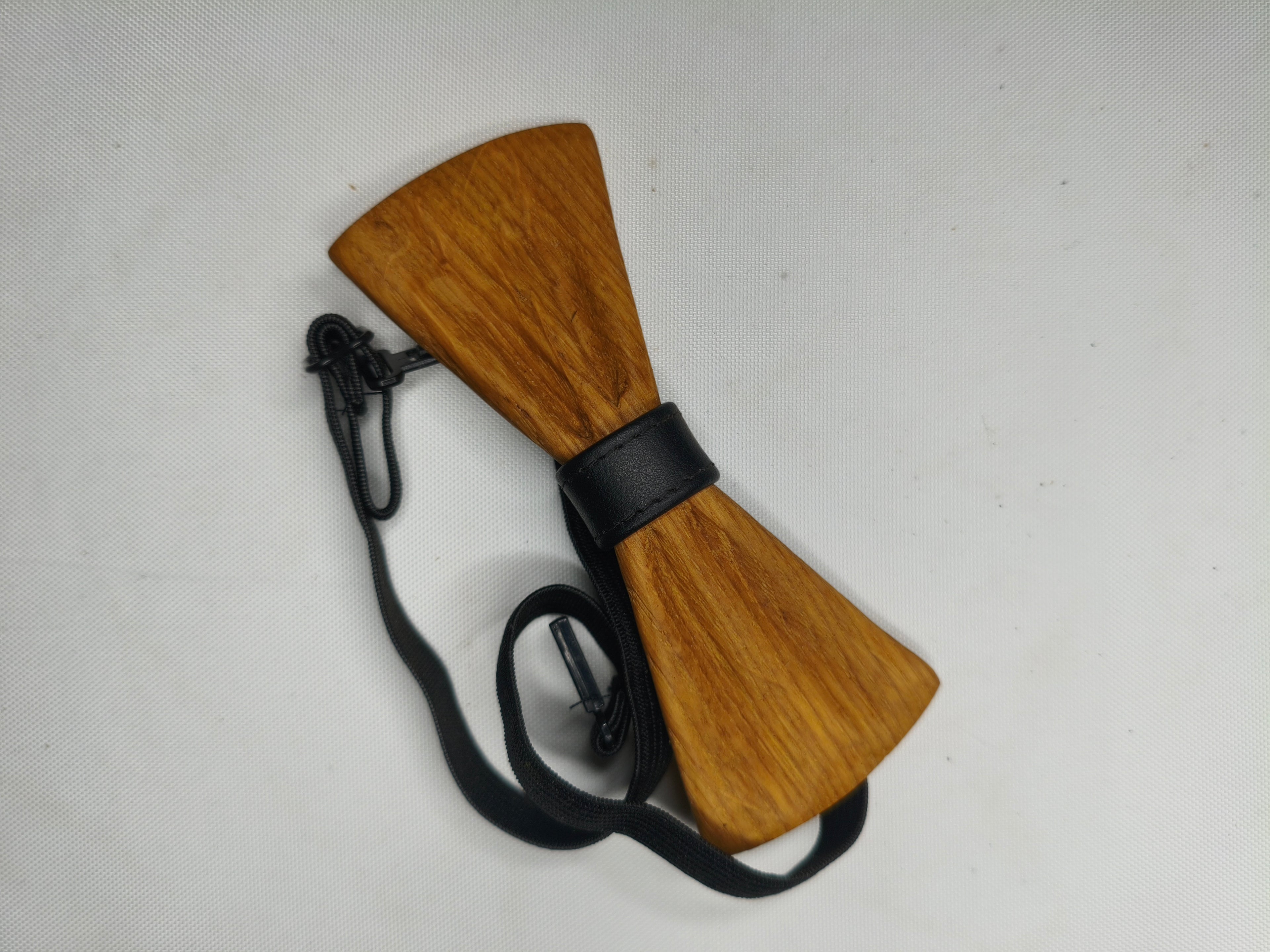 Papillon in Rovere Fiammato – Accessorio Artigianale Intagliato a Mano