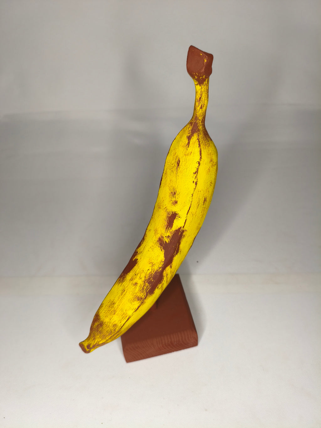 Banana Gialla – Scultura Artigianale in Legno Dipinta in Acrilico