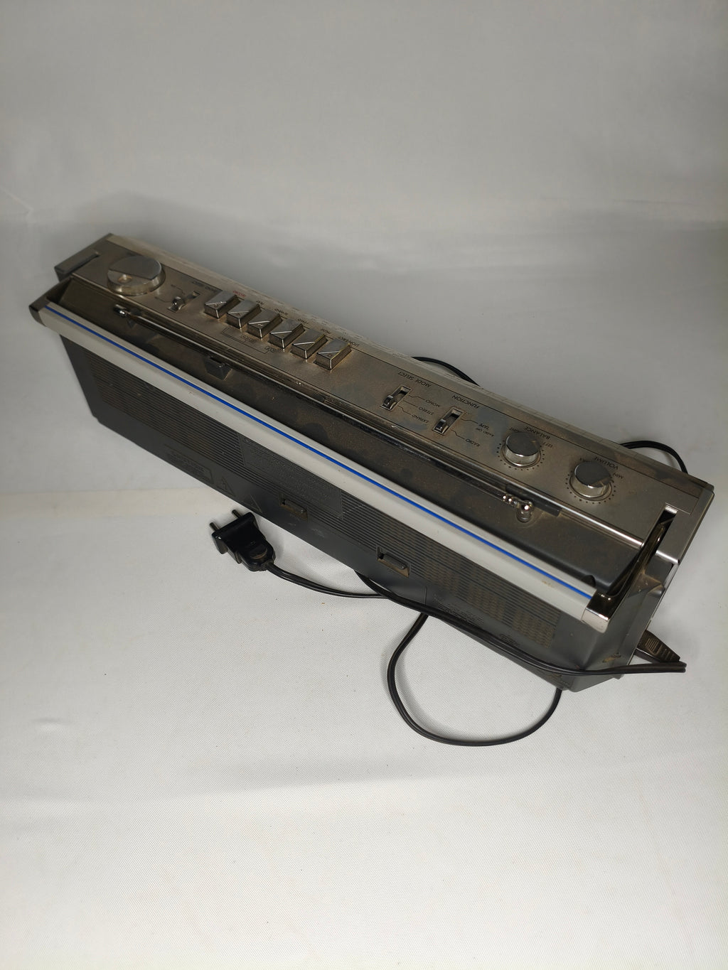Boombox Vintage Anni '80 – Radio a Cassette Modificata con Speaker Bluetooth